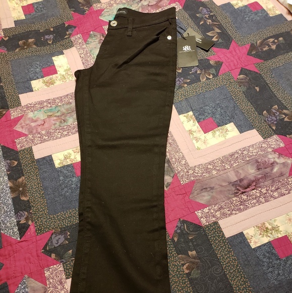 Rock & Republic Capris - Picture 3 of 3